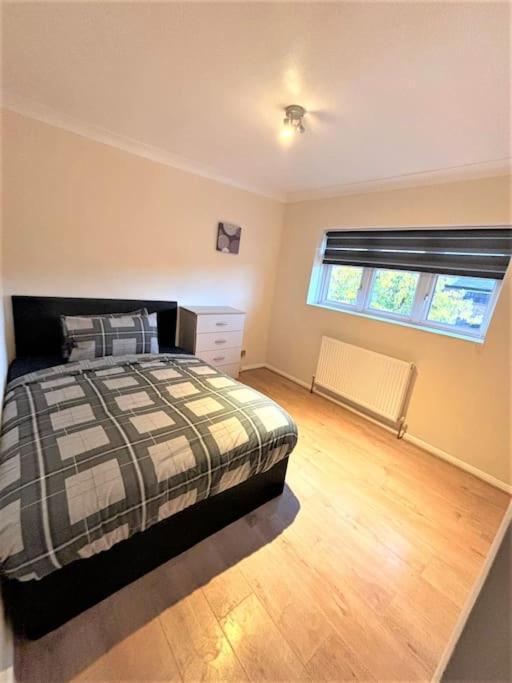 Hornchurch Spacious 4 Bedroom House-Rainham מראה חיצוני תמונה