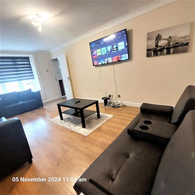 Hornchurch Spacious 4 Bedroom House-Rainham מראה חיצוני תמונה