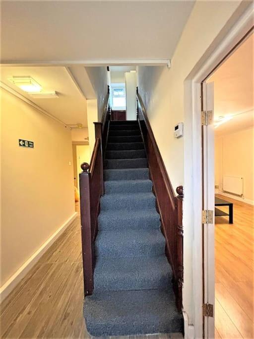 Hornchurch Spacious 4 Bedroom House-Rainham מראה חיצוני תמונה