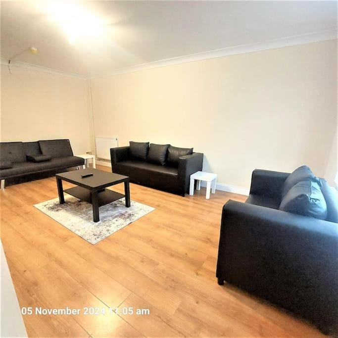 Hornchurch Spacious 4 Bedroom House-Rainham מראה חיצוני תמונה