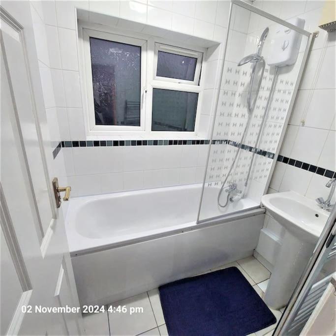 Hornchurch Spacious 4 Bedroom House-Rainham מראה חיצוני תמונה