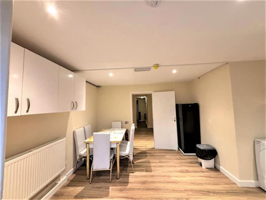 Hornchurch Spacious 4 Bedroom House-Rainham מראה חיצוני תמונה