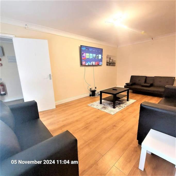 Hornchurch Spacious 4 Bedroom House-Rainham מראה חיצוני תמונה