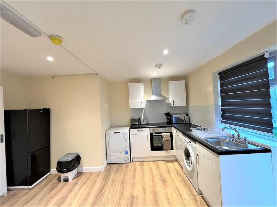 Hornchurch Spacious 4 Bedroom House-Rainham מראה חיצוני תמונה